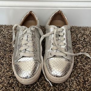 Lord and Taylor Design Lab Silver Sparkled Shoes